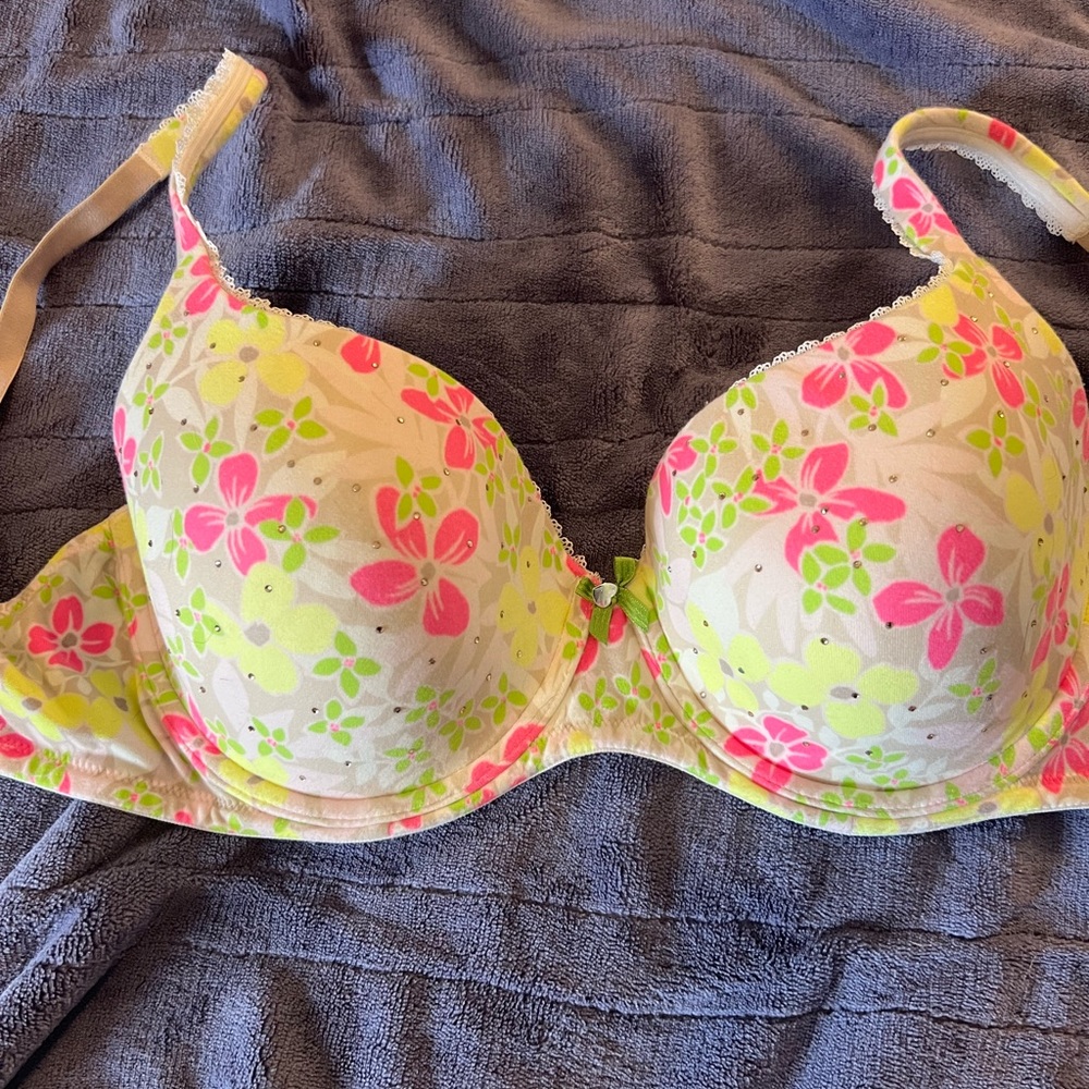 Adorable bra! With rhinestones